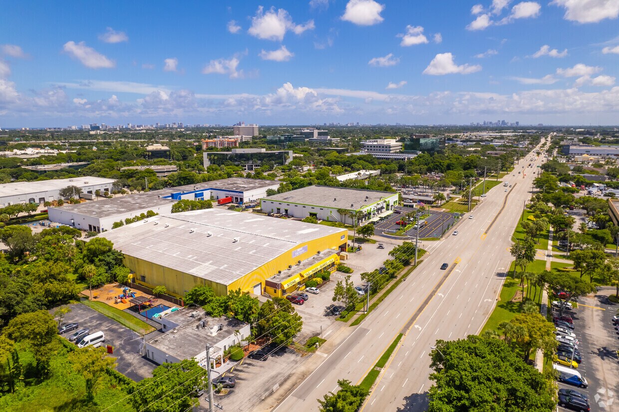 Aerial context view of 6520 Powerline Road and surrounding buildings