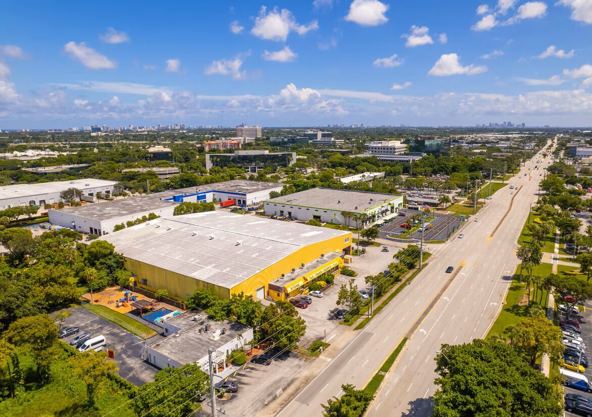 Aerial view of 6520 Powerline Road warehouse