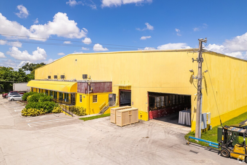 Overhead loading dock doors at 6520 Powerline Road