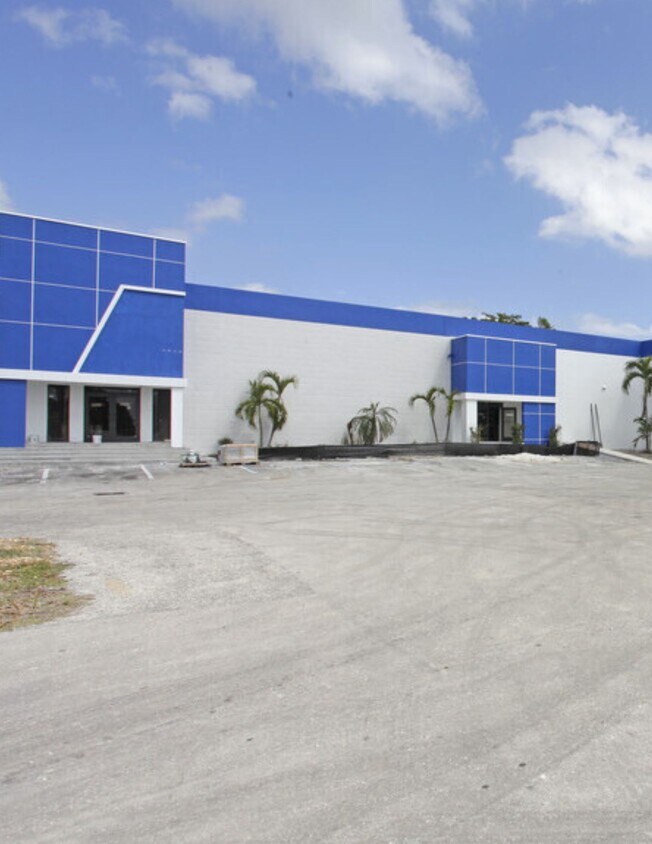 Exterior of 800 Powerline Road
