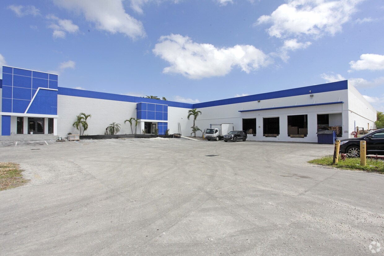 Wide exterior view of 800 Powerline Road showing full building facade and loading docks